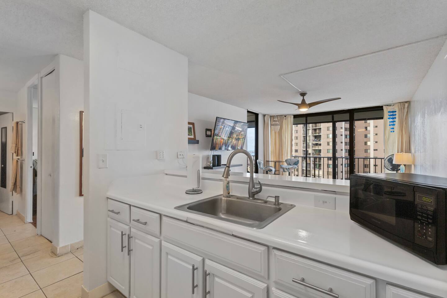 Ocean View | Walk to Mall | Free Parking, W/D, AC