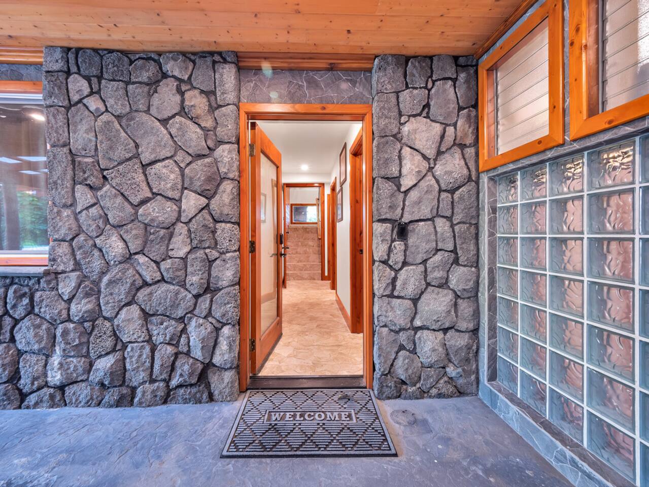 Step through the downstairs backdoor and instantly feel the cool ocean breeze, with direct access to the lower lawn and the peaceful Honoli'i Stream.