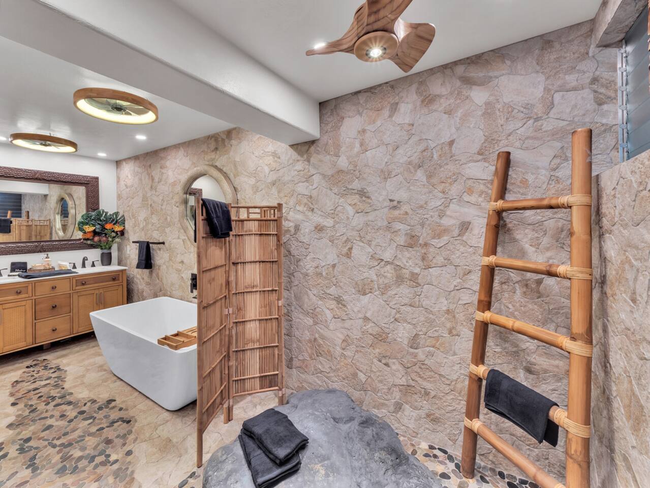 Relax in the serene ambiance of this bathroom, where high-end finishes meet the natural beauty of the Big Island.