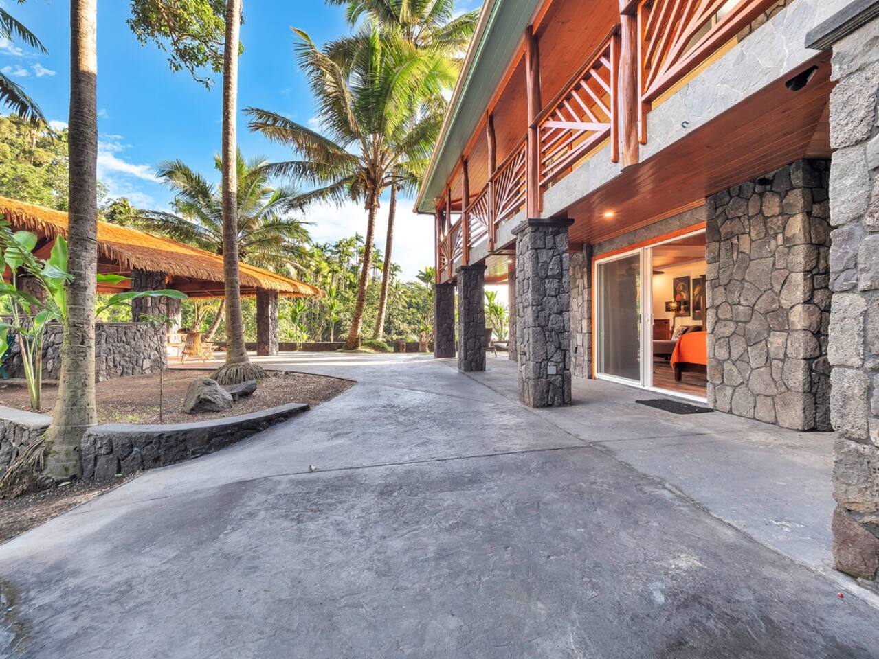 The property's unique layout ensures there’s space for everyone, from quiet reading nooks to large communal areas.