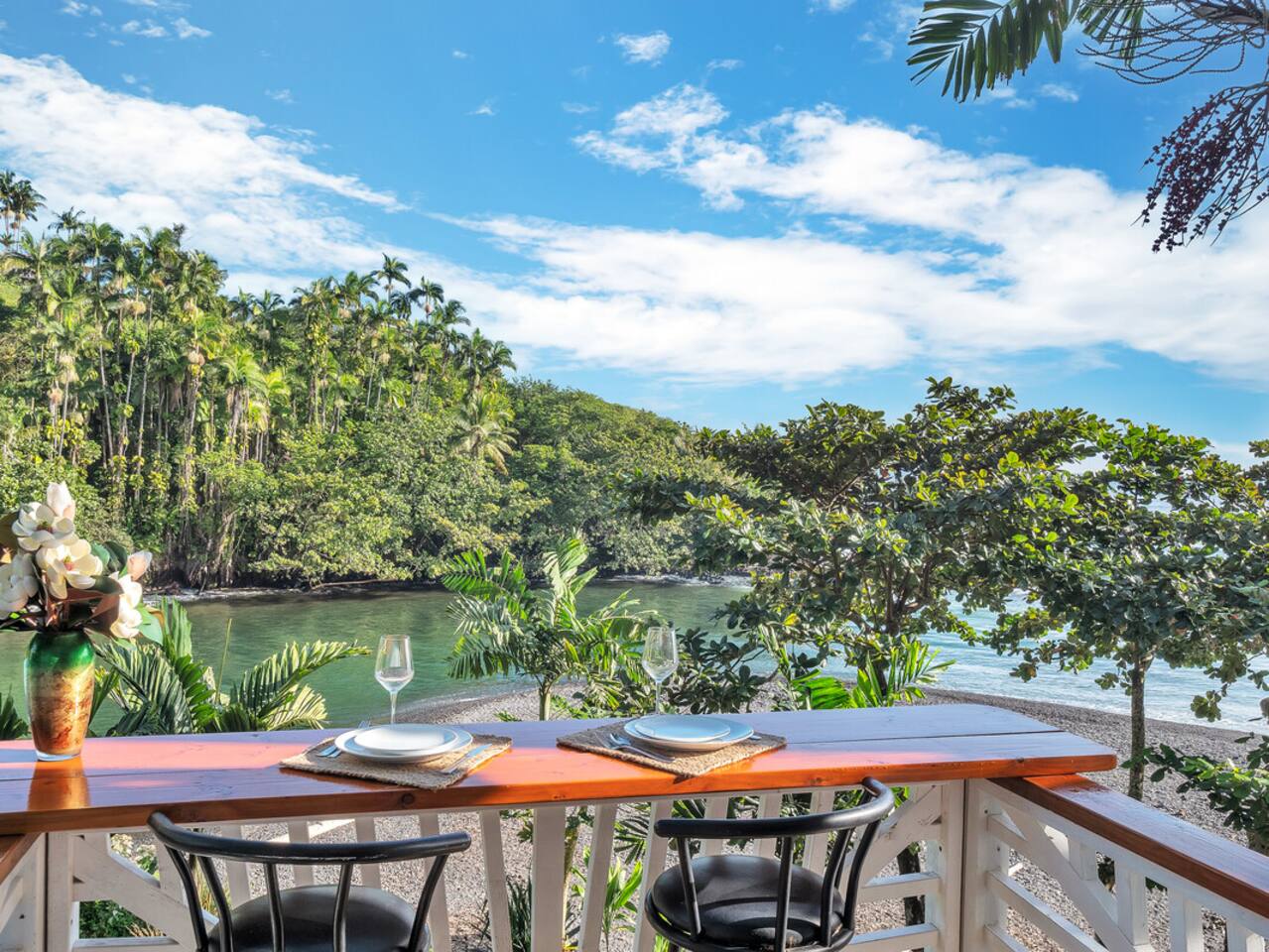Looking for the perfect spot to watch the sunrise? This property offers front-row views of the Pacific Ocean.