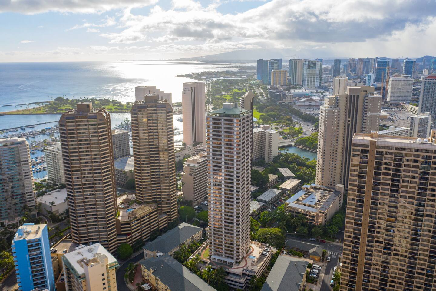 Beyond the beach, you'll find parks, iconic attractions like Ala Moana Center, and vibrant nightlife—all just minutes away from this ideal location.
