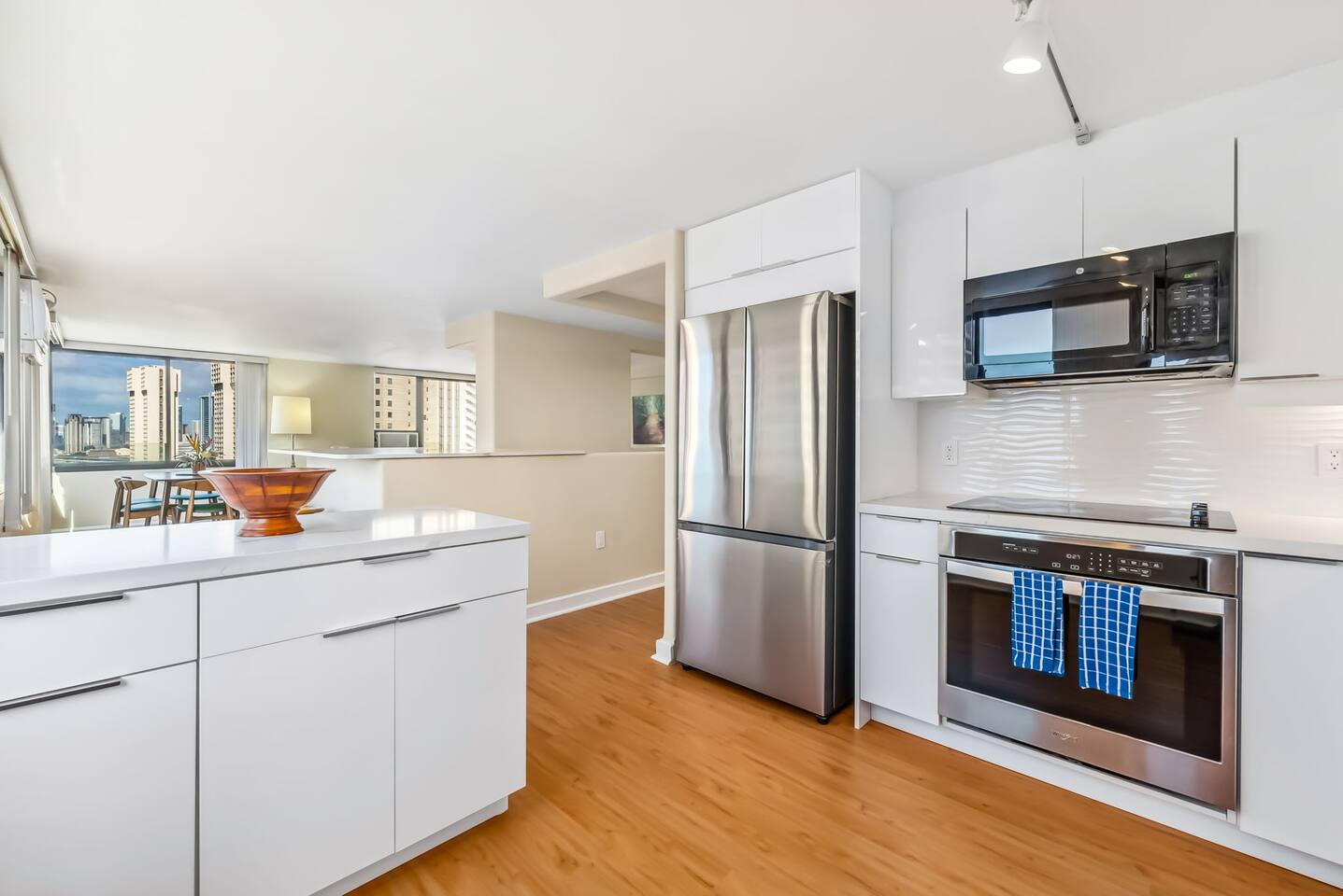 This kitchen is not just functional-it's designed for ease and convenience. With everything you need for a delicious meal, you’ll feel like a local chef.