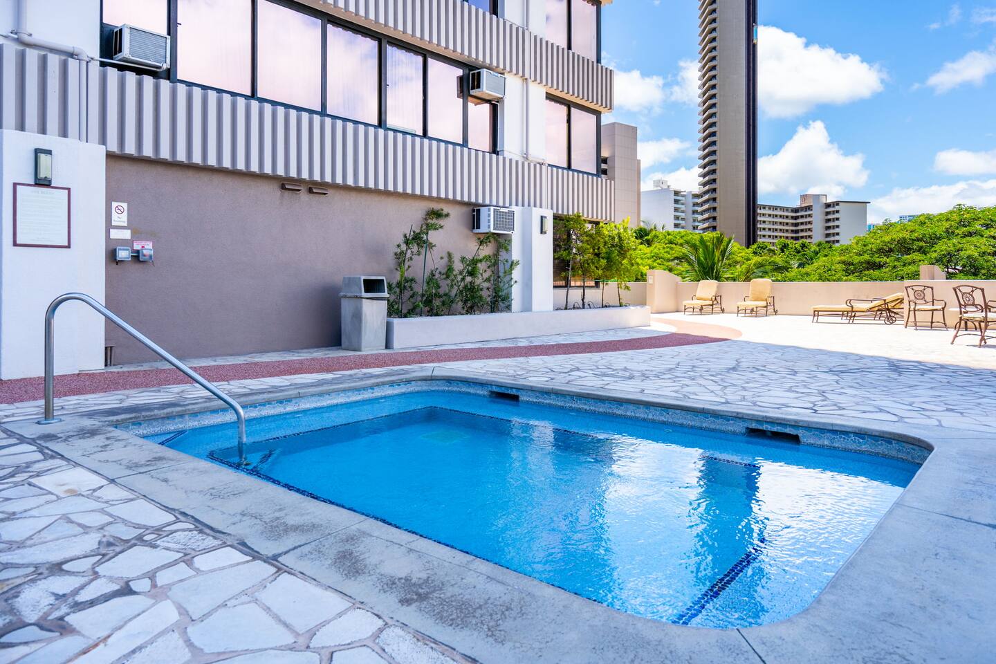 Relax and unwind in the hot tub, offering a peaceful way to soak your cares away with a view of the vibrant Waikiki skyline.