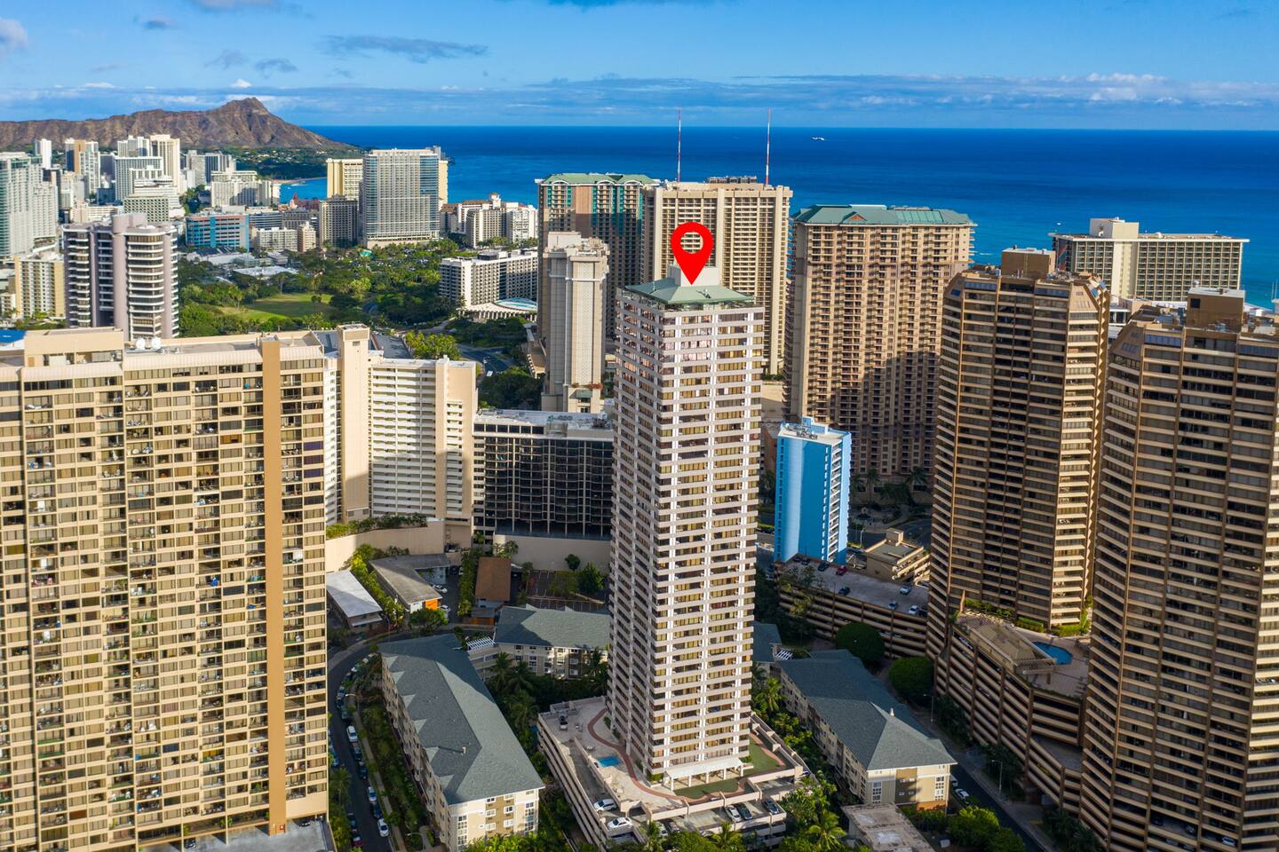 Located in one of Honolulu’s most sought-after areas, enjoy the perfect balance of city convenience and nature.