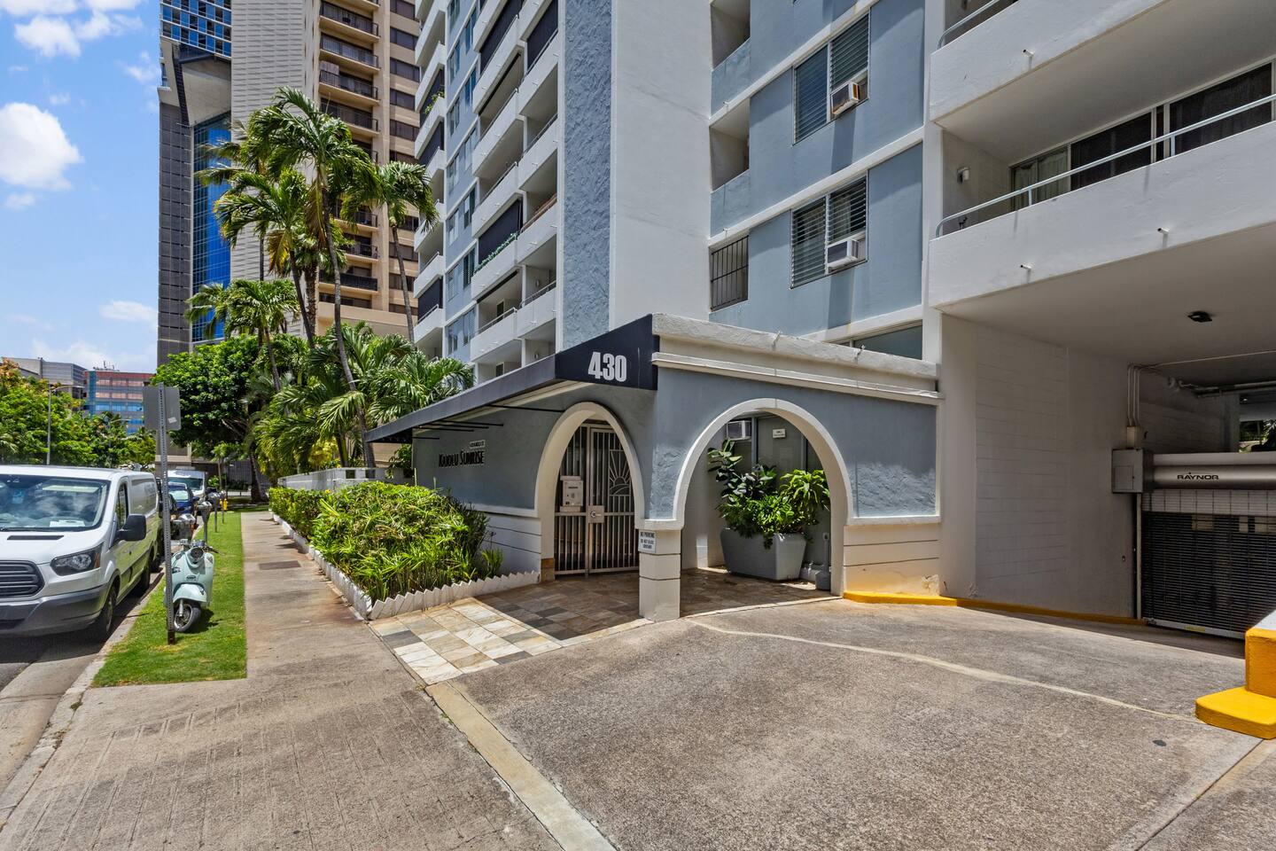 Heart of Waikiki | Kitchen | Free Parking | W/D
