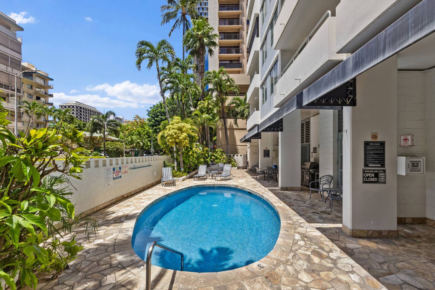 Heart of Waikiki | Kitchen | Free Parking | W/D