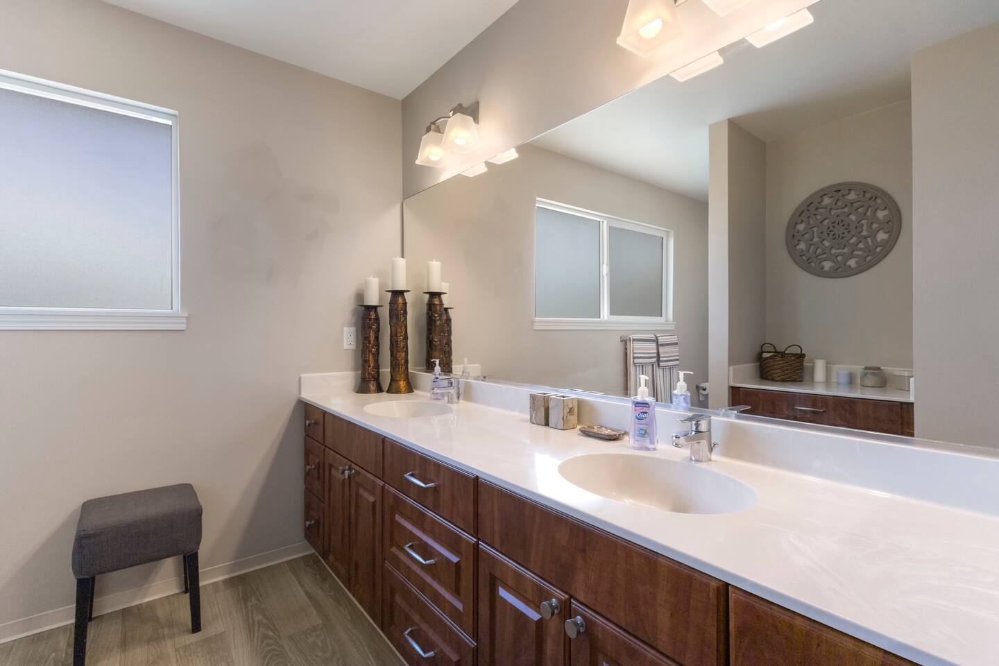 The en-suite bathroom has a double vanity with plenty of counter space, for a touch of extra luxury during your stay.