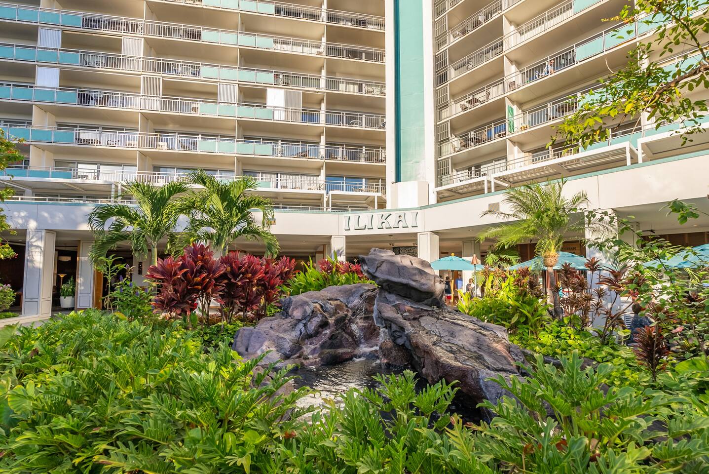 A lush arrival and a lasting impression at The Ilikai.