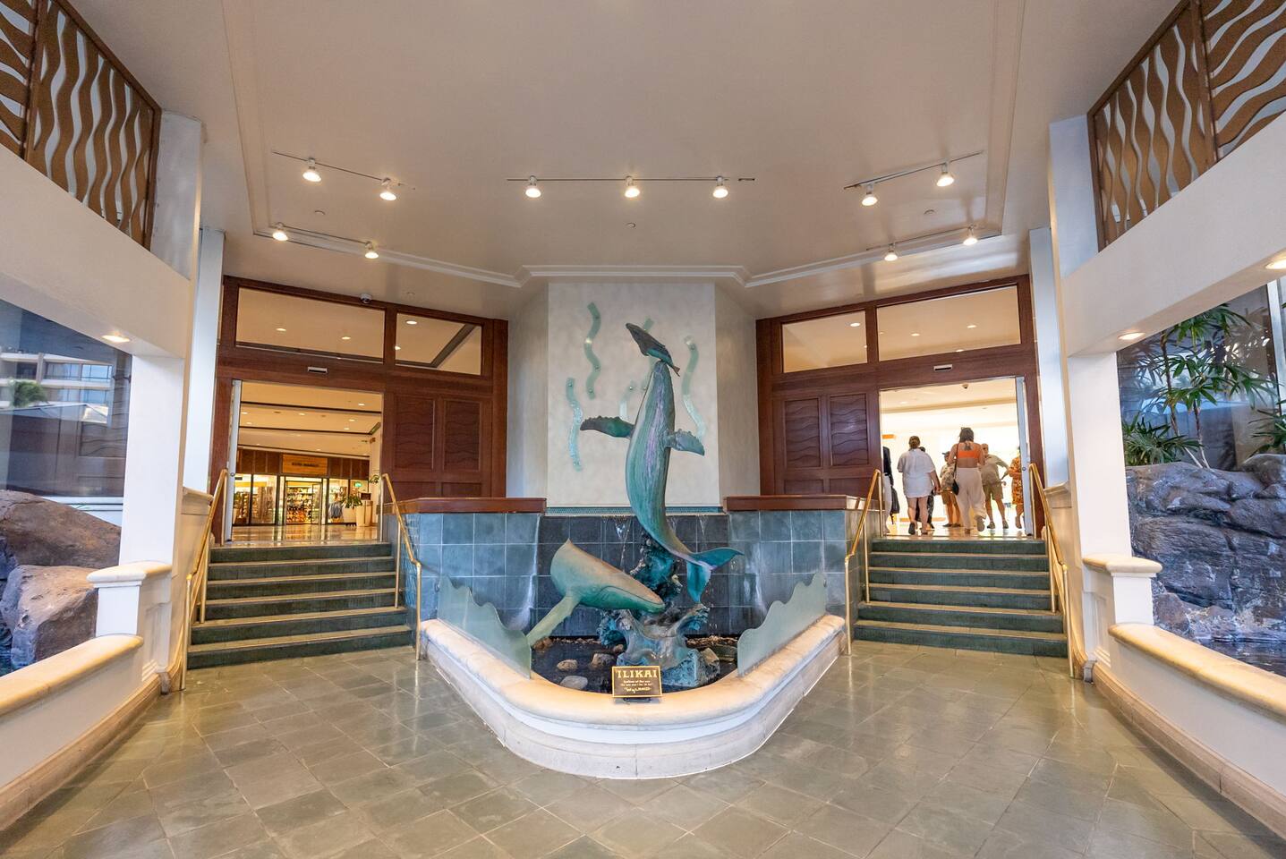Stepping into the lobby, you'll be able to find shops and diners to enjoy during your stay.
