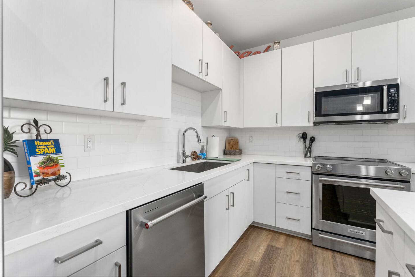 Everything you need, right where you need it - this kitchen is ready for your family’s favorite recipes and spontaneous snack attacks!