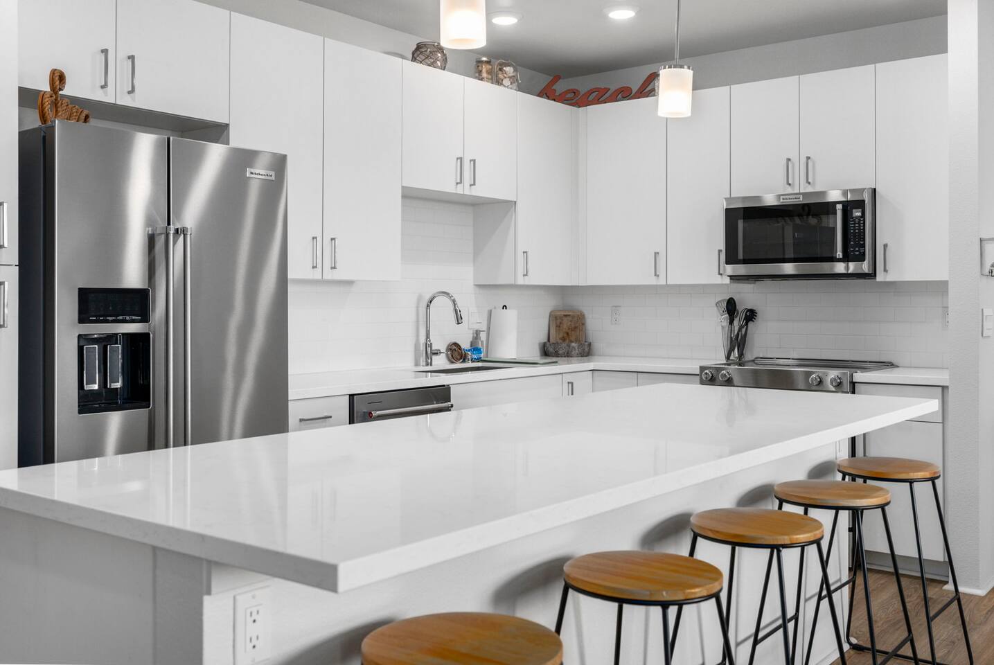 The kitchen bar has a seat for everyone, perfect for hosting!