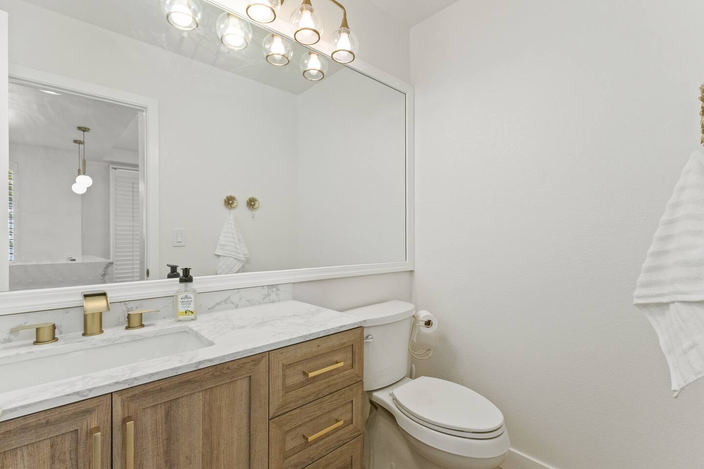 Relax and refresh in this contemporary space