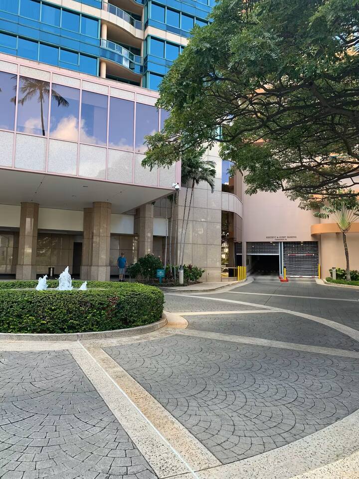 With a grocery entrance just steps away and a peaceful fountain greeting you, this building blends function and charm.