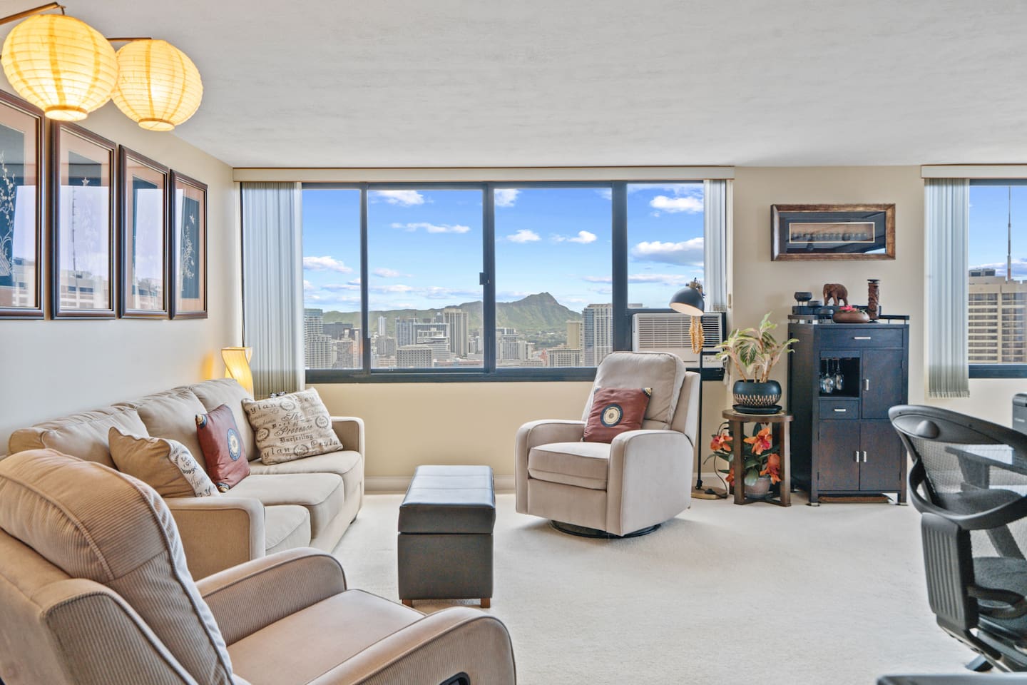 Kick back with city views and island breeze. Diamond Head in the distance, comfort all around. Your Honolulu hideaway starts here.
