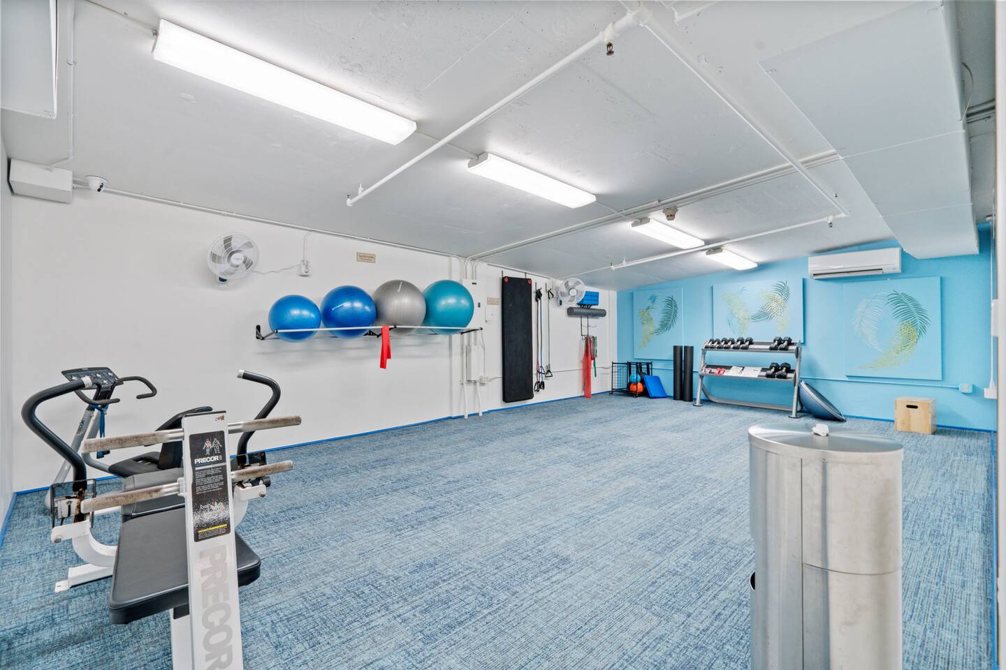 Stretch, lift, and recharge in style. Clean layout, vibrant gear, and coastal calm. Fitness with an aloha touch.