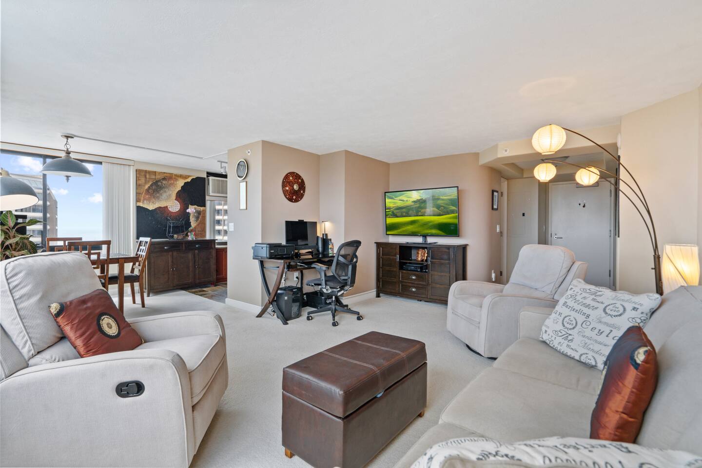 Room to relax, space to focus. From cozy evenings to remote work days. This setup flexes with your lifestyle.