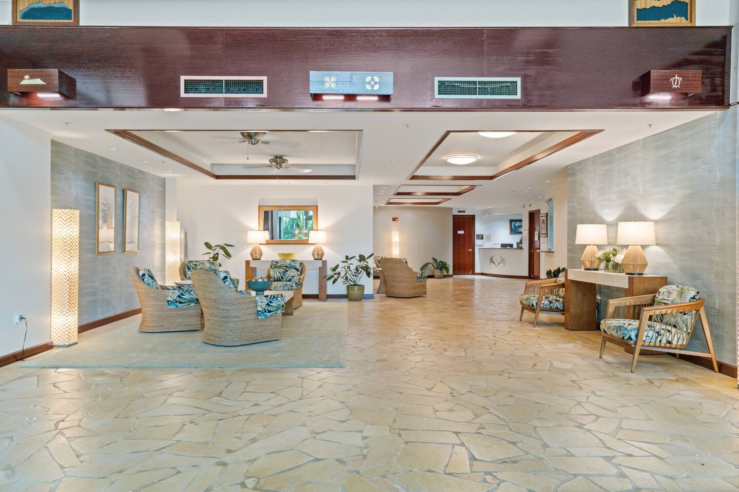 From check-in to chill-out, it’s all here. Tropical textures and cozy corners. Your Honolulu welcome starts now.