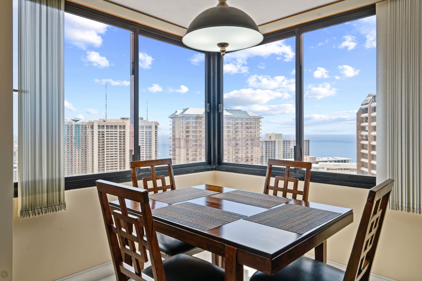 City lights by night, sea sparkle by day. This dining nook knows how to impress. Island living, elevated.