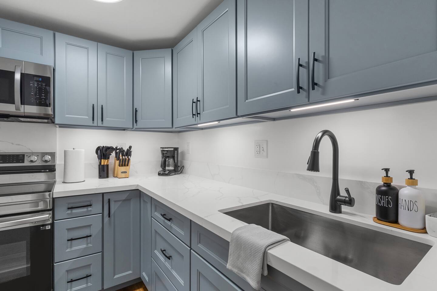A kitchen made for easy moments, with coffee, cooking, and calm vibes built right in.