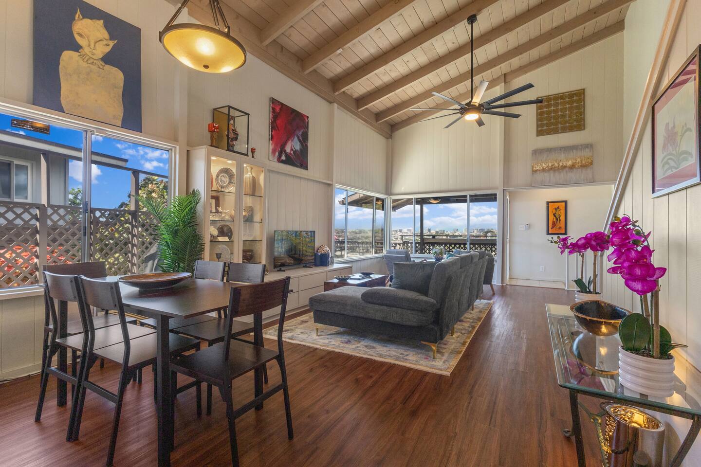Modern and tastefully decorated 4 bedroom home designed by Hawaiian Architect Vladimir Ossipoff. All 4 homes on this cliff designed by him and his legacy continues with your stay.