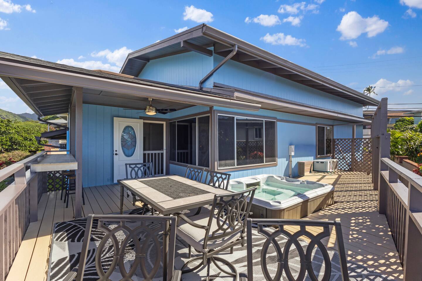 The ultimate island "pau hana" spot. From morning coffee at the table to starlit dips in the spa, this deck is designed for those who never want to come back inside.