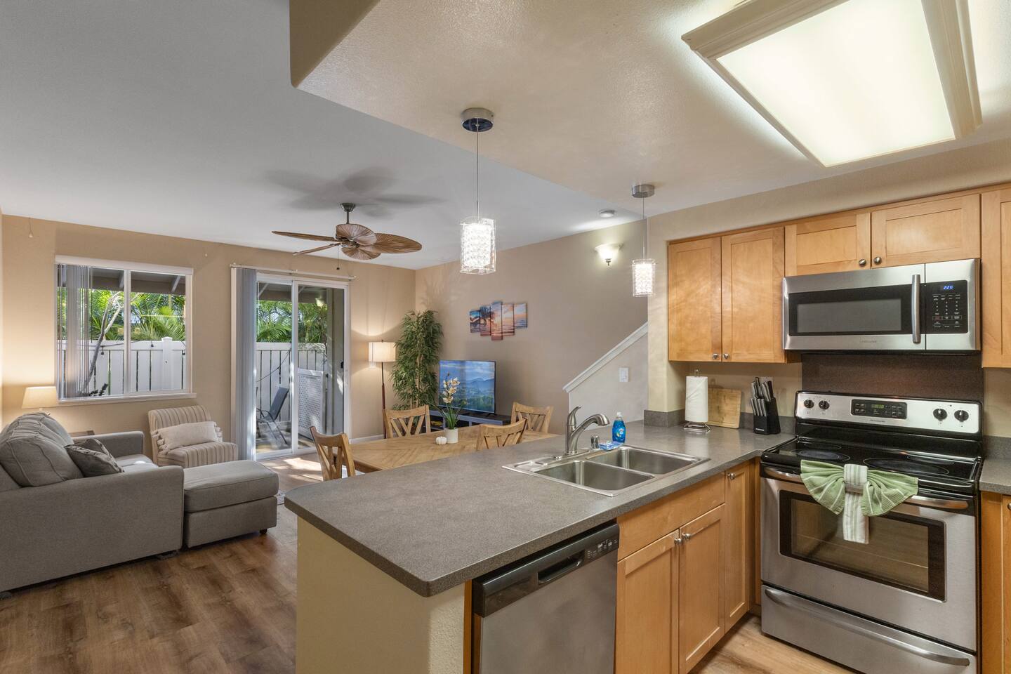 Ko Olina Townhome - Garage, W/D, Amenities