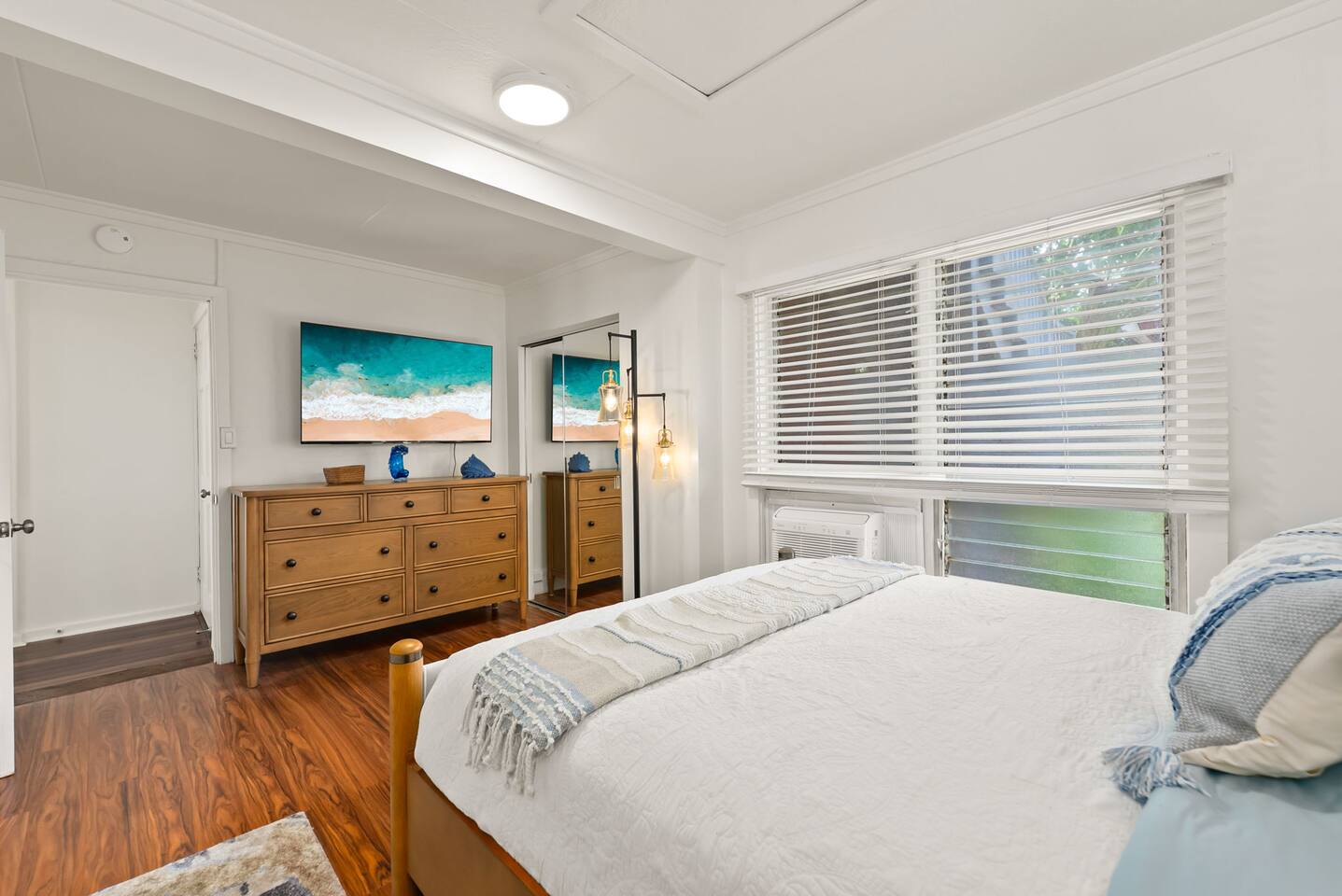 Beachfront Retreat - Old Hawaii Waimanalo Villa