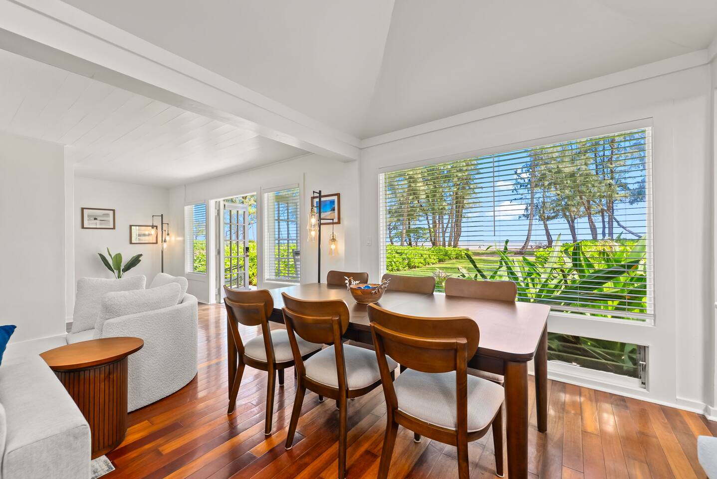 Beachfront Retreat - Old Hawaii Waimanalo Villa