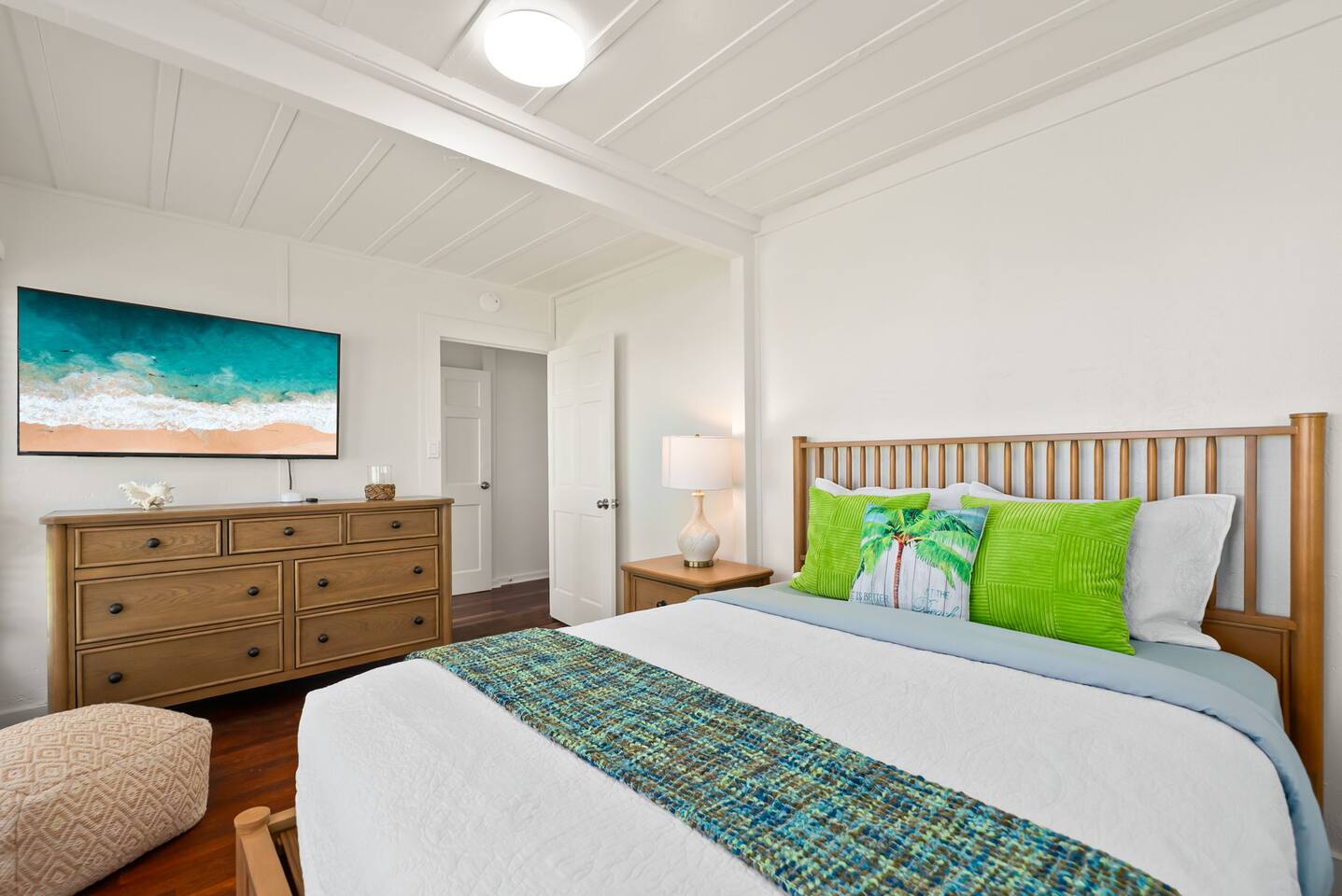 Beachfront Retreat - Old Hawaii Waimanalo Villa