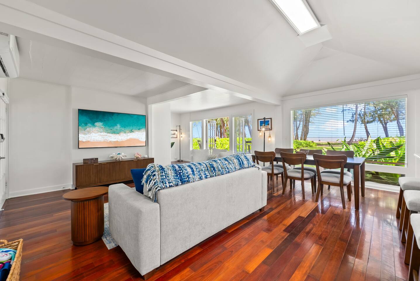 Beachfront Retreat - Old Hawaii Waimanalo Villa