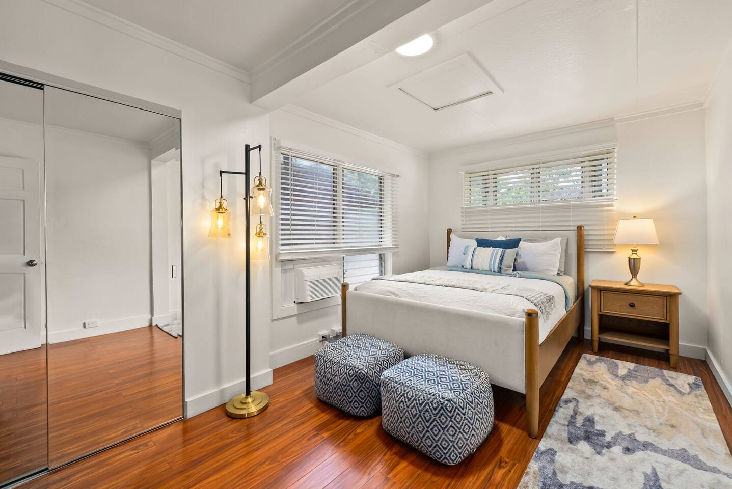 Beachfront Retreat - Old Hawaii Waimanalo Villa