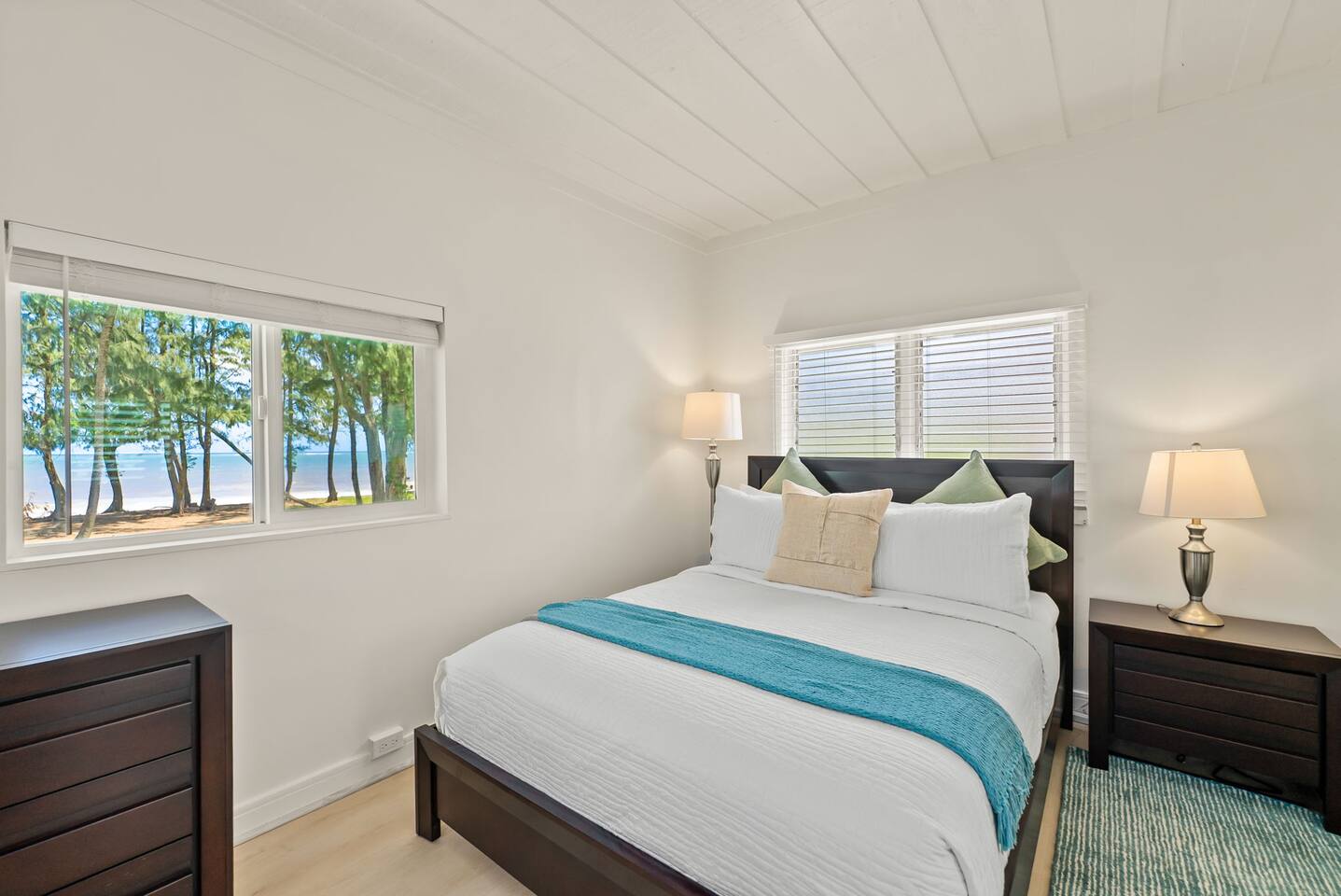 Beachfront Retreat - Old Hawaii Waimanalo Villa