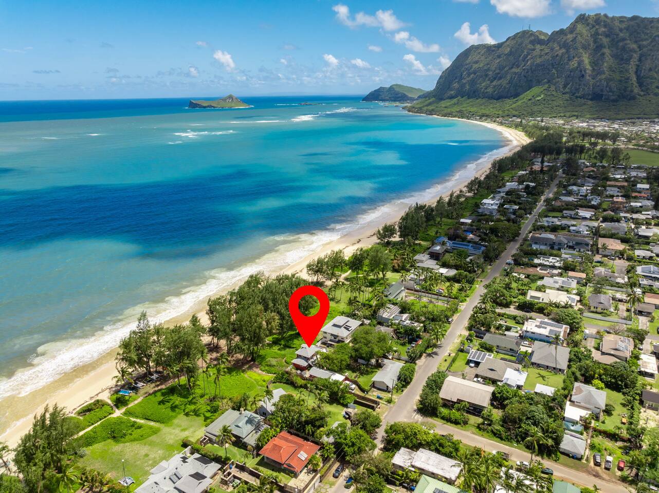 Beachfront Retreat - Old Hawaii Waimanalo Villa
