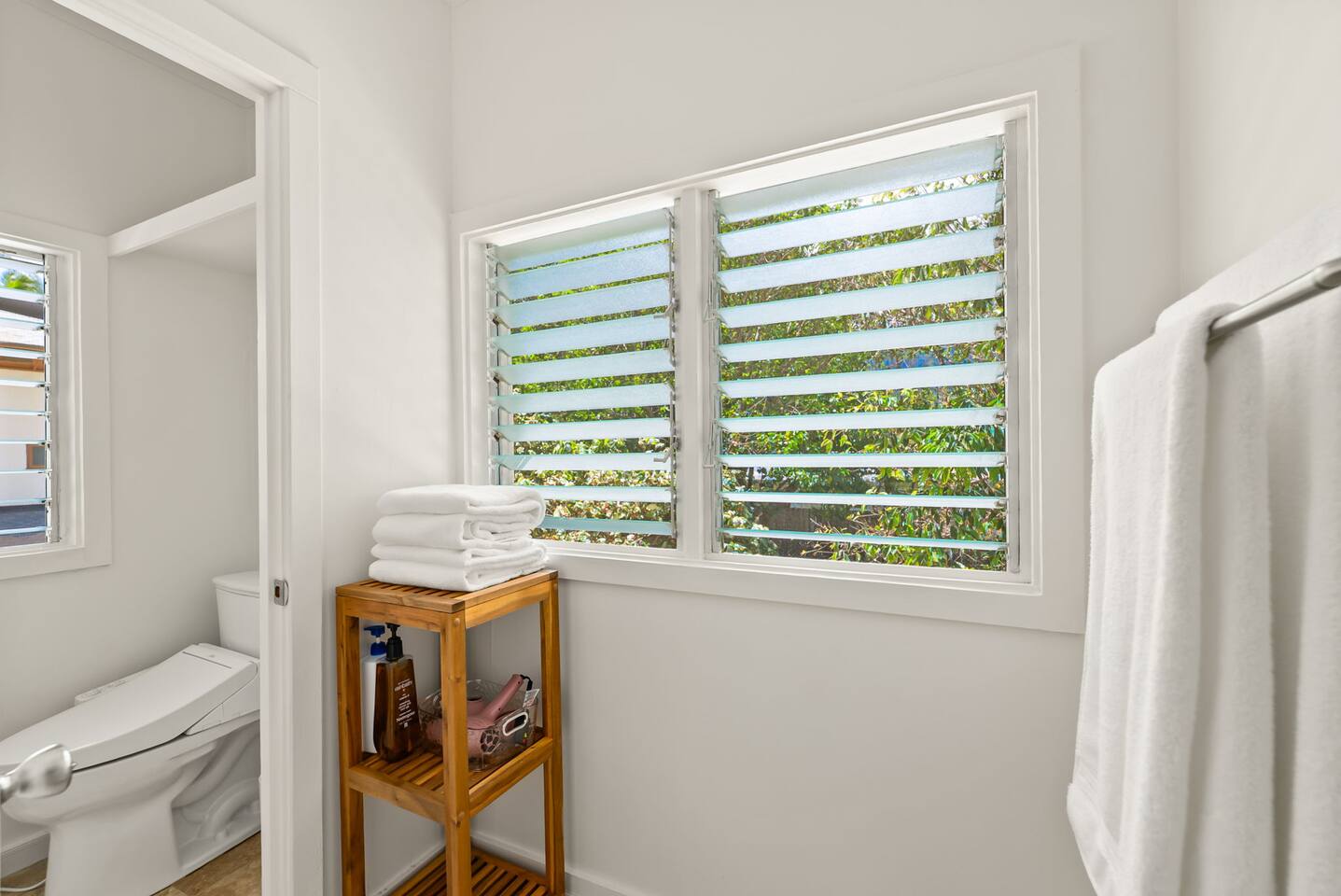 Beachfront Retreat - Old Hawaii Waimanalo Villa