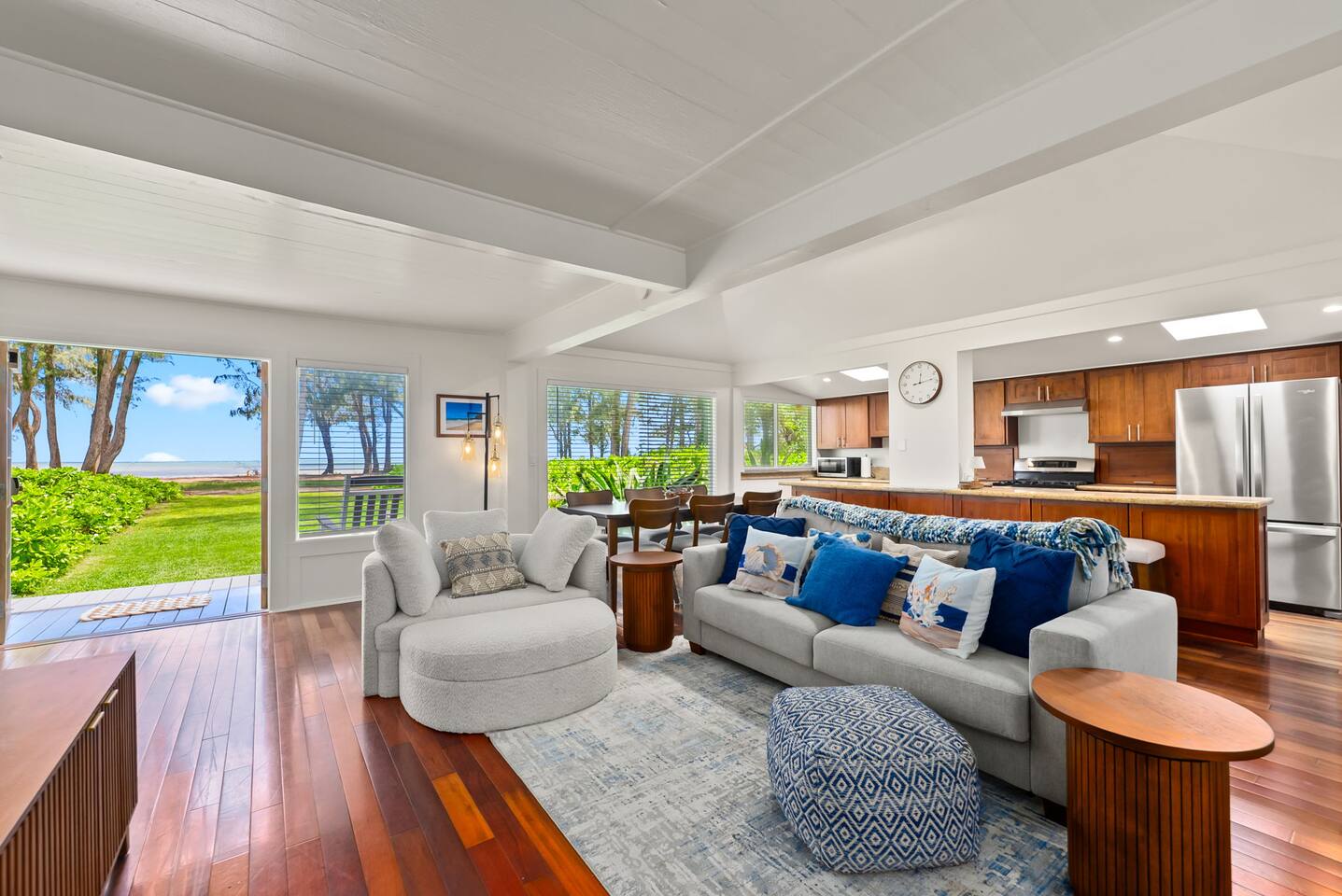 Beachfront Retreat - Old Hawaii Waimanalo Villa