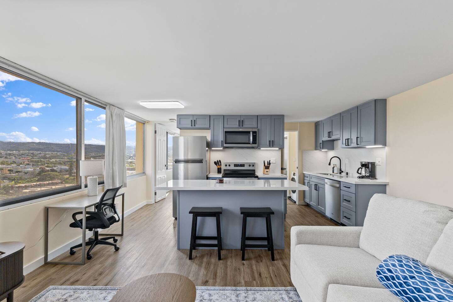 Skyline Access w/ Pearl Views - W/D, Parking, A/C