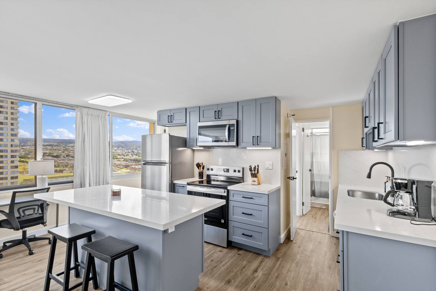 Skyline Access w/ Pearl Views - W/D, Parking, A/C
