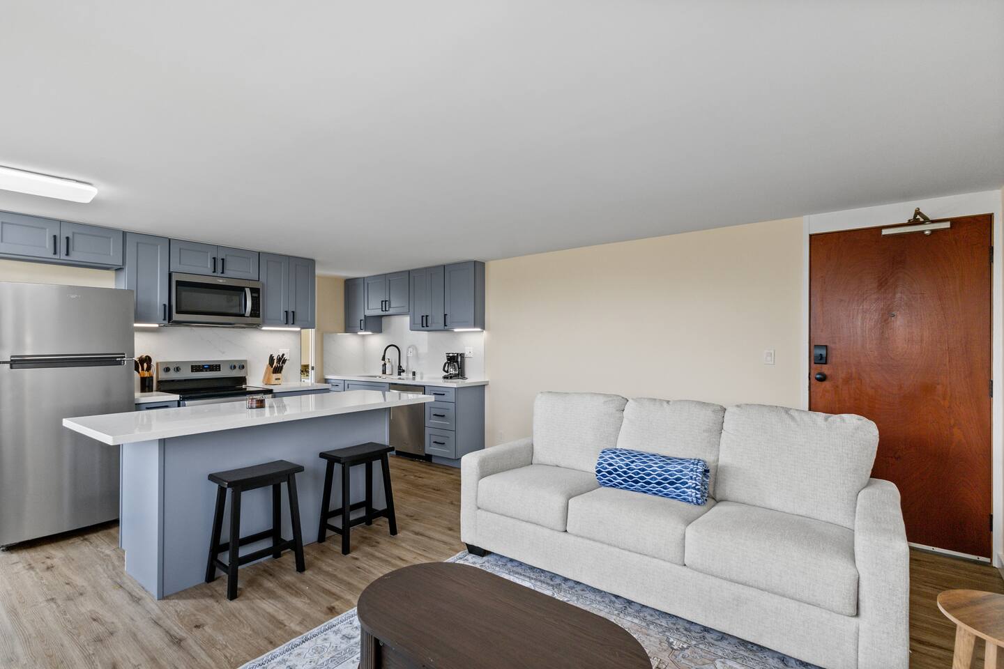 Skyline Access w/ Pearl Views - W/D, Parking, A/C