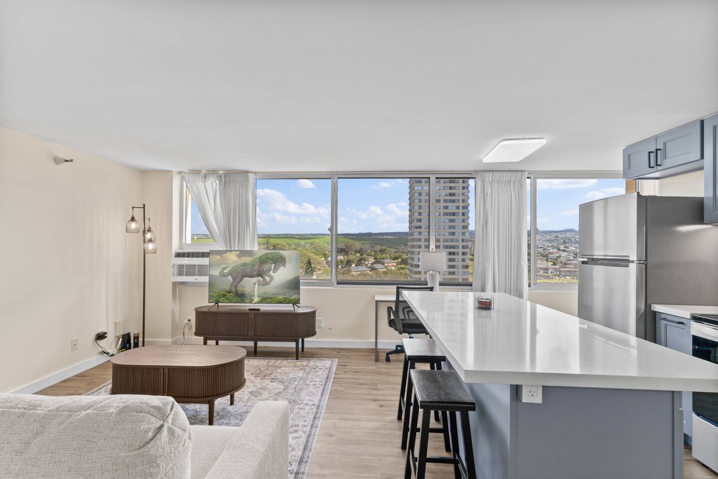 Skyline Access w/ Pearl Views - W/D, Parking, A/C