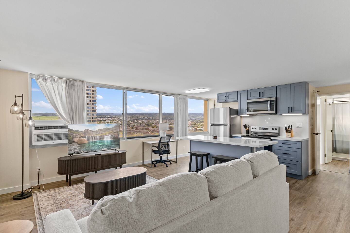 Skyline Access w/ Pearl Views - W/D, Parking, A/C