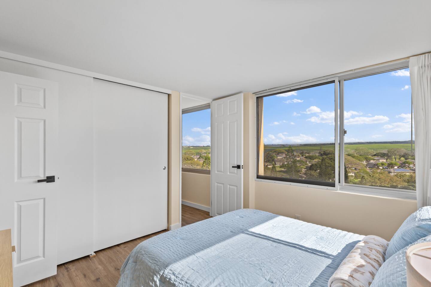 Skyline Access w/ Pearl Views - W/D, Parking, A/C