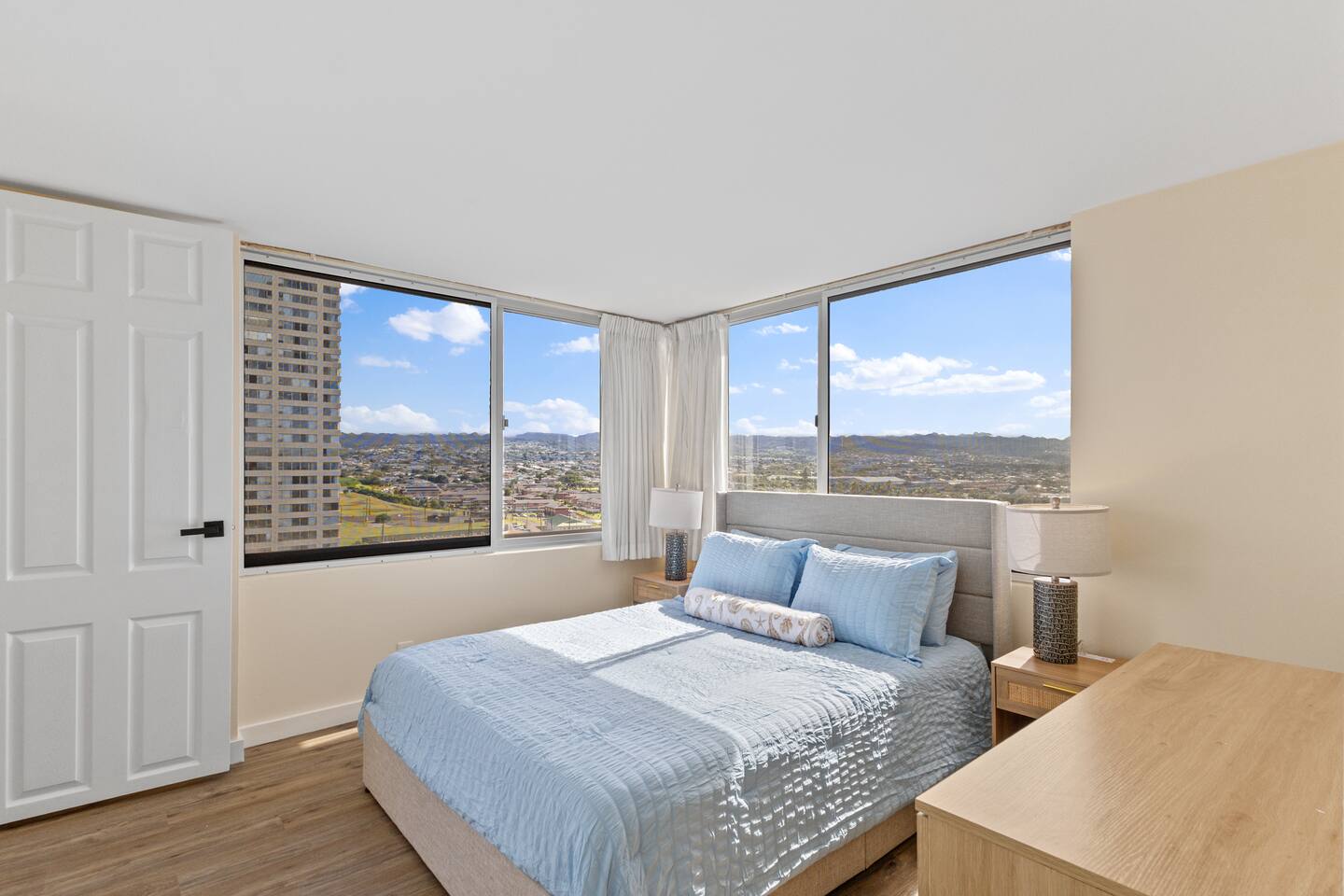 Skyline Access w/ Pearl Views - W/D, Parking, A/C
