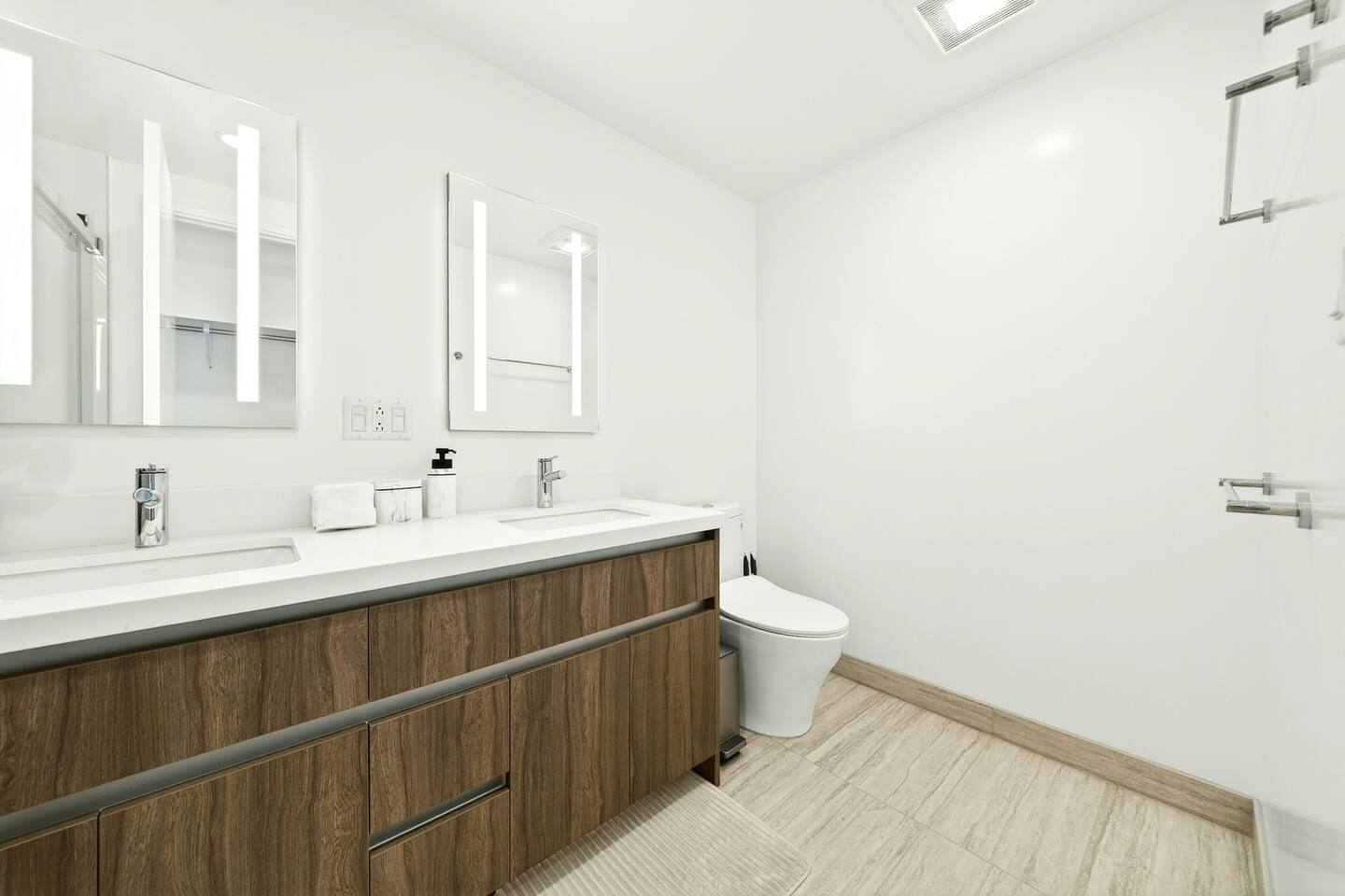 High-Rise Retreat | Panoramic Ocean & City Views
