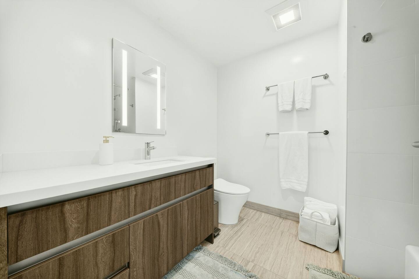 High-Rise Retreat | Panoramic Ocean & City Views