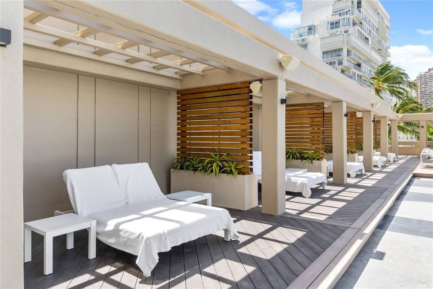 Luxury Hotel Suite-24th Floor, Ocean & City Views