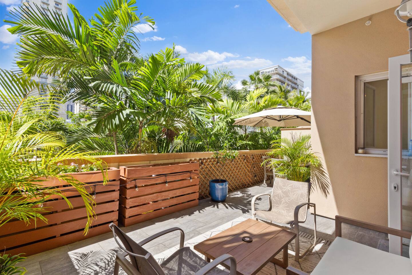 Refined Waikiki Residence