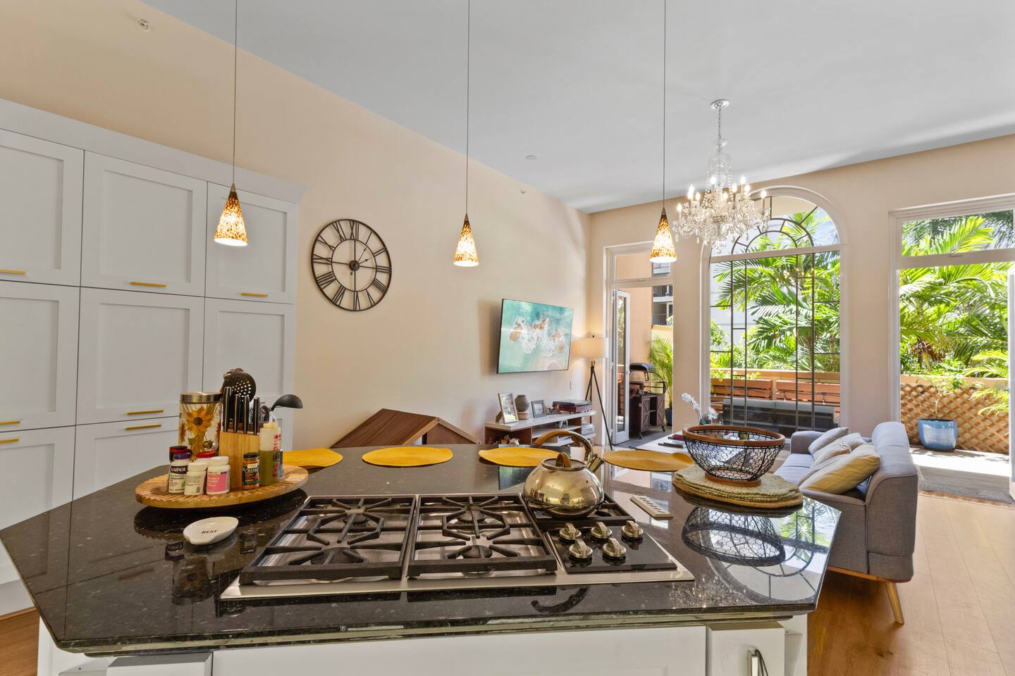 Refined Waikiki Residence