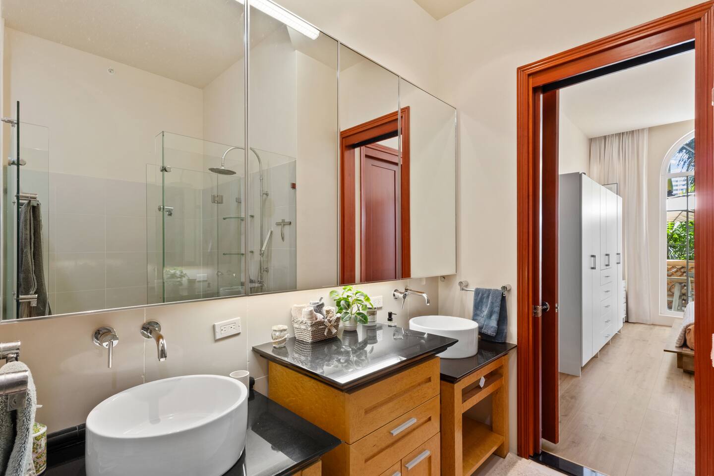 Refined Waikiki Residence