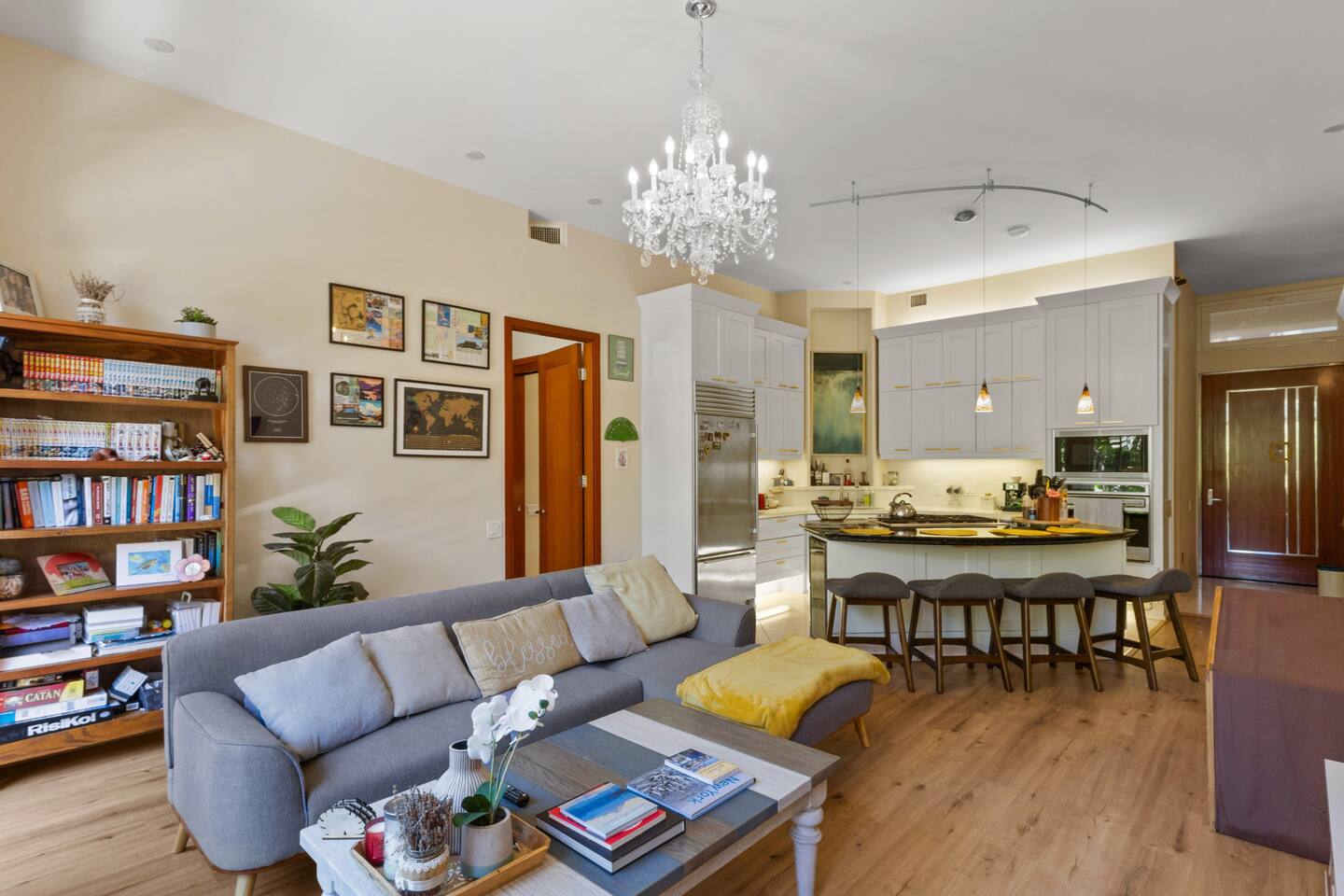 Refined Waikiki Residence